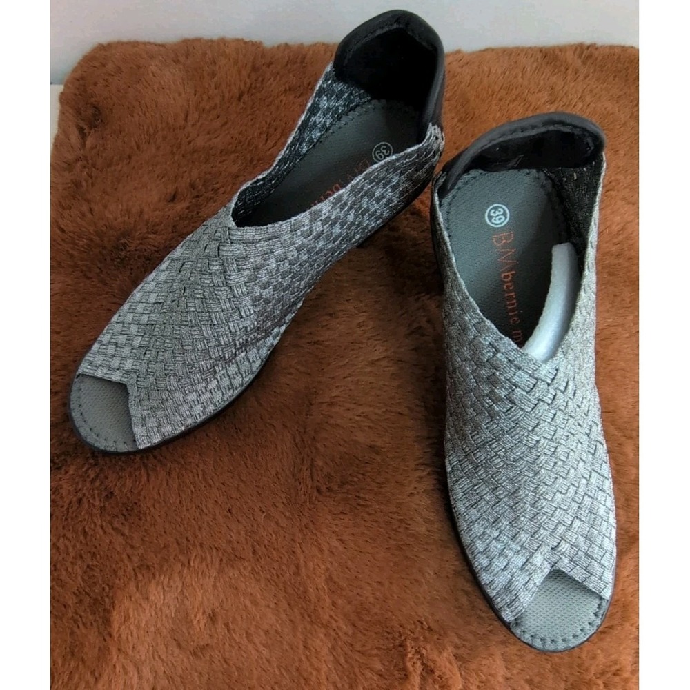 Bernie Mev Size 39/ 8.5-9 Women's Chesca Pull-On Open Toe Heeled Slides Shoes‎